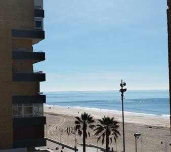 شقة Encantador Apartamento Frente A La Playa Victoria كاديز المظهر الخارجي الصورة