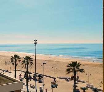 شقة Encantador Apartamento Frente A La Playa Victoria كاديز المظهر الخارجي الصورة